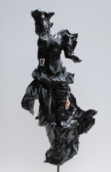 sculpture femme drapé noir